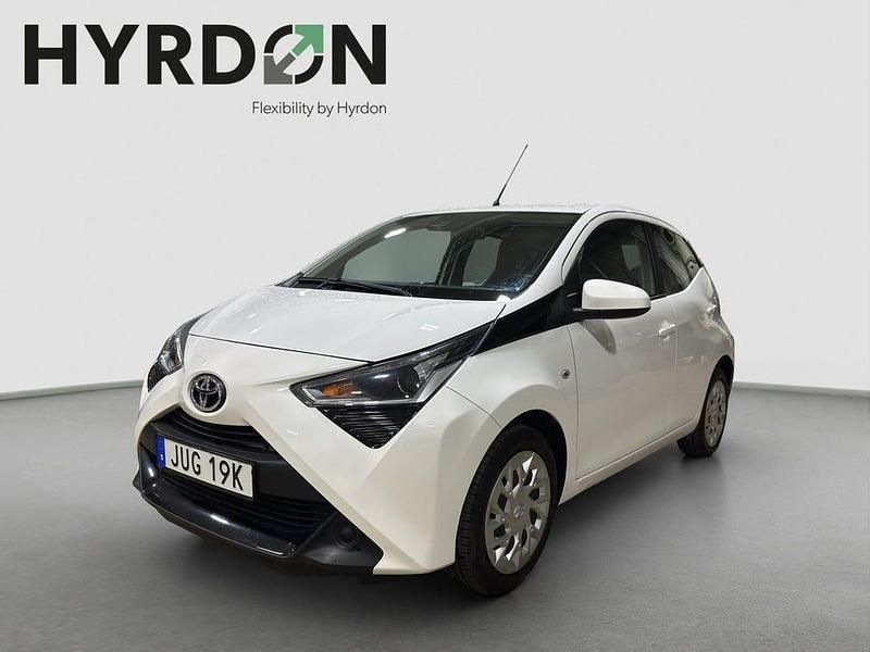 Vit Begagnad 2021 Toyota Aygo X-play Halvkombi | 109 000 kr (Bra pris) - Bild 1/4