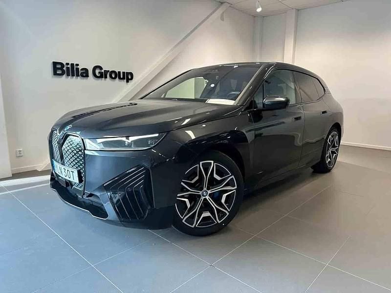 Grå Begagnad 2022 BMW iX SUV | 429 000 kr (Dyr) - Bild 1/1
