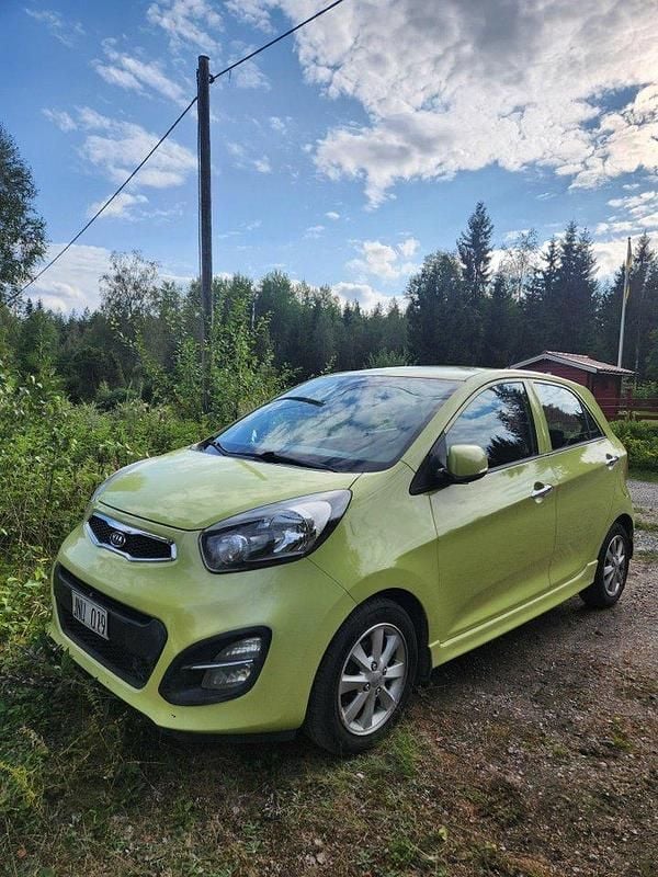 Grön Begagnad 2012 Kia Picanto Comfort Halvkombi | 43 000 kr (Marknadspris) - Bild 1/4