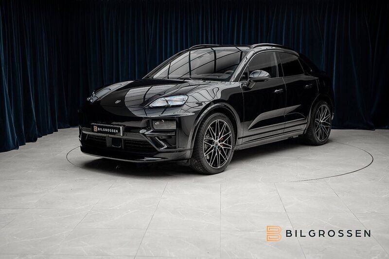 Svart Begagnad 2024 Porsche Macan Turbo SUV | 1 249 900 kr - Bild 1/4