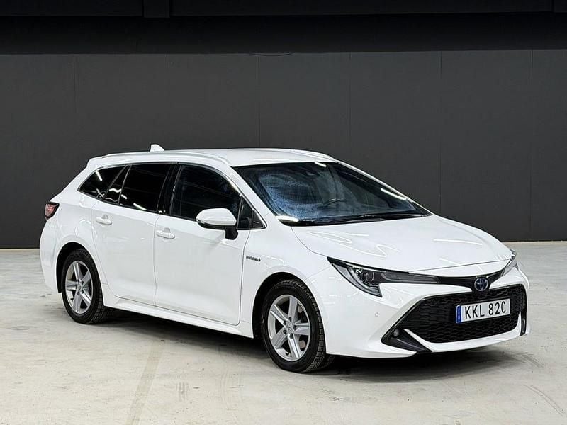 Begagnad Toyota Corolla Style 184 HK (135 kW) 2021 Vit Kombi