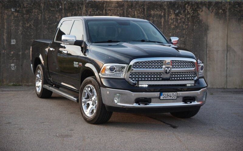 Svart Begagnad 2018 Dodge Ram Pickup | 355 000 kr (Bra pris) - Bild 1/4