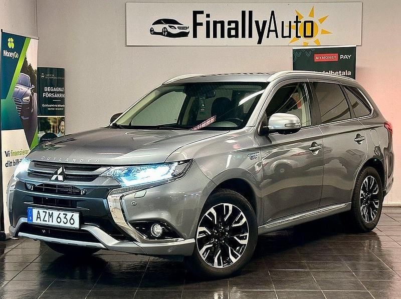 Grå Begagnad 2015 Mitsubishi Outlander P-HEV SUV | 138 900 kr (Marknadspris) - Bild 1/4