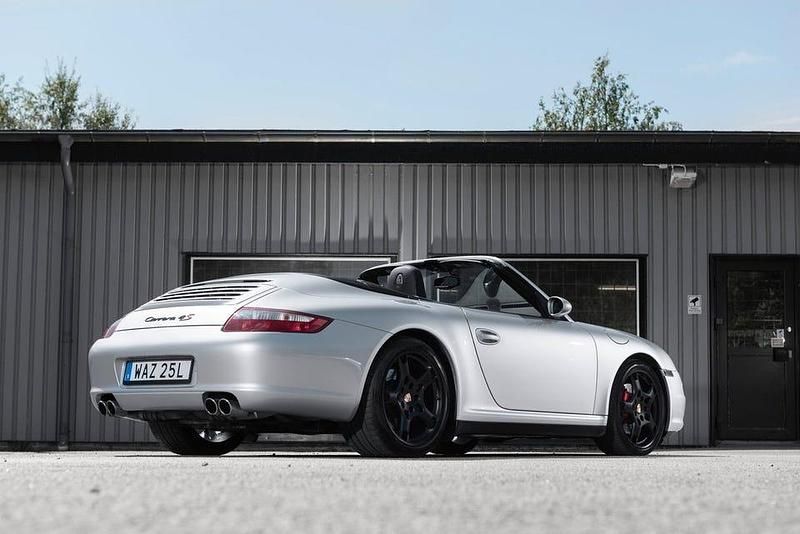 Begagnad Porsche 911 Carrera 4S Sport 355 HK (261 kW) 2007 Silver Cab