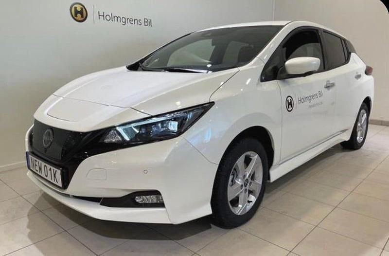 Vit metallic Begagnad 2023 Nissan Leaf Tekna Halvkombi | 250 000 kr (Marknadspris) - Bild 1/1