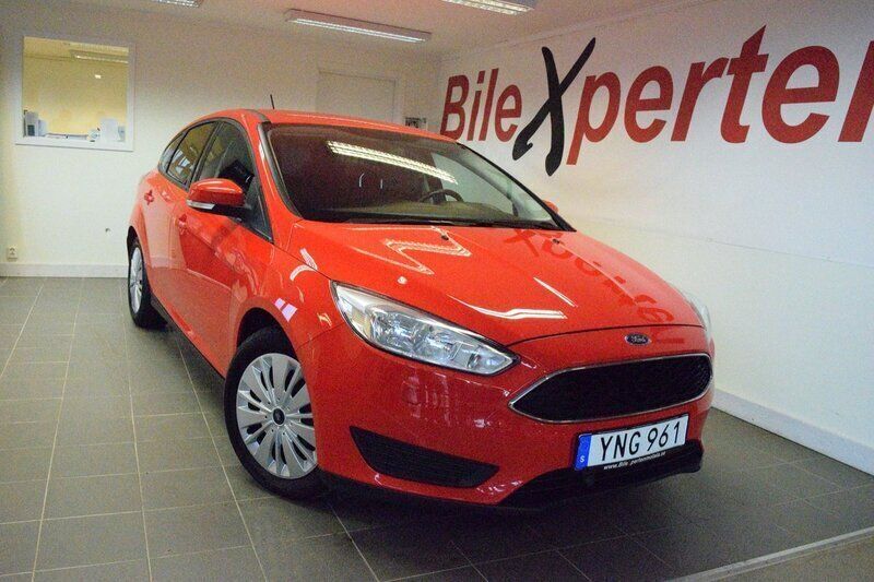 Röd Begagnad 2018 Ford Focus Halvkombi | 84 900 kr - Bild 1/4