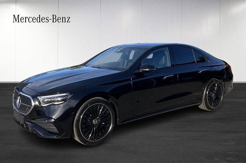 Svart Begagnad 2025 Mercedes E400 Sedan | 886 750 kr - Bild 1/4