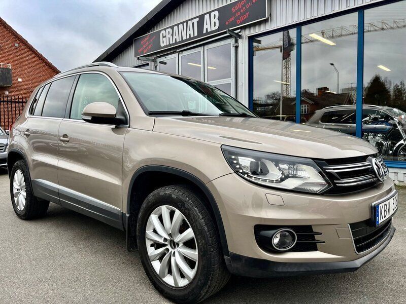 Ljusgrå (grå met) Begagnad 2012 VW Tiguan Sportline SUV | 99 000 kr (Marknadspris) - Bild 1/4