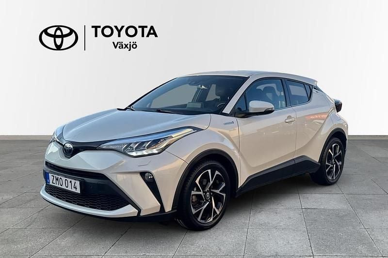 Vit Begagnad 2020 Toyota C-HR+ Edition SUV | 219 000 kr (Bra pris) - Bild 1/3