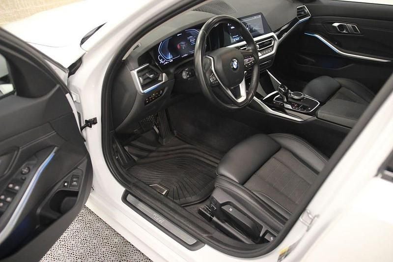 Begagnad BMW 330 Sport Line 184 HK (135 kW) 2021 Vit metallic Kombi