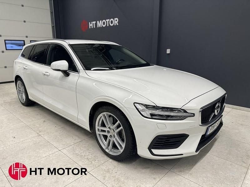Vit Begagnad 2020 Volvo V60 Momentum Kombi | 274 800 kr - Bild 1/3