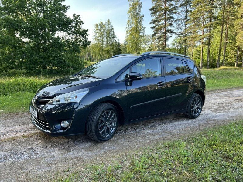 Blå Begagnad 2016 Toyota Verso Edition Minibuss | 130 000 kr (Superpris) - Bild 1/4
