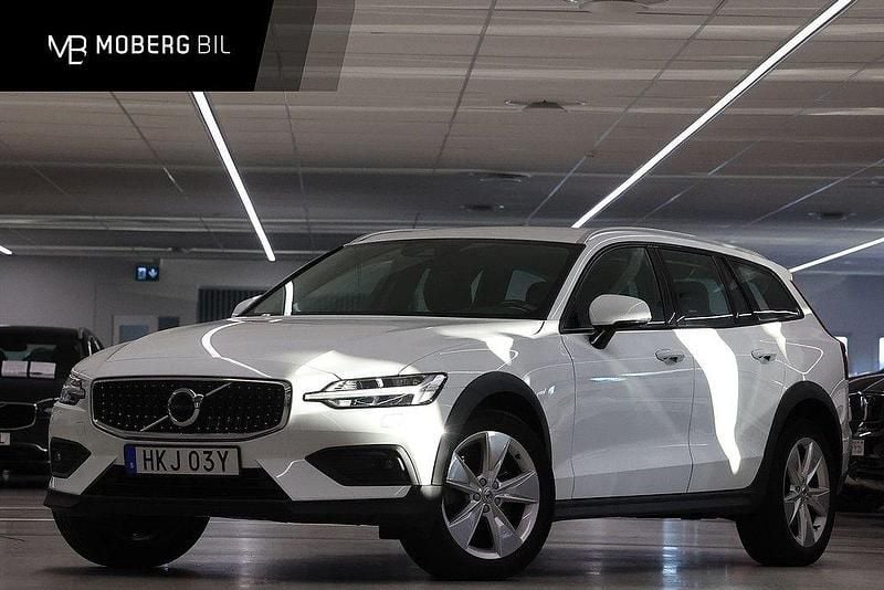 Vit Begagnad 2020 Volvo V60 CC Momentum Kombi | 269 900 kr (Marknadspris) - Bild 1/3