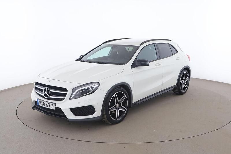 Vit Begagnad 2015 Mercedes GLA200 AMG line SUV | 188 000 kr (Marknadspris) - Bild 1/3