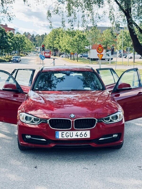 Röd Begagnad 2015 BMW 320 Performance Kombi | 129 990 kr (Bra pris) - Bild 1/4
