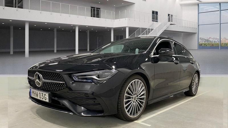 Svart Begagnad 2025 Mercedes CLA200 Shooting Brake AMG line Kombi | 379 000 kr (Marknadspris) - Bild 1/1