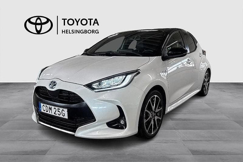 Begagnad Toyota Yaris Hybrid Style 117 HK (86 kW) 2021 Vit Halvkombi