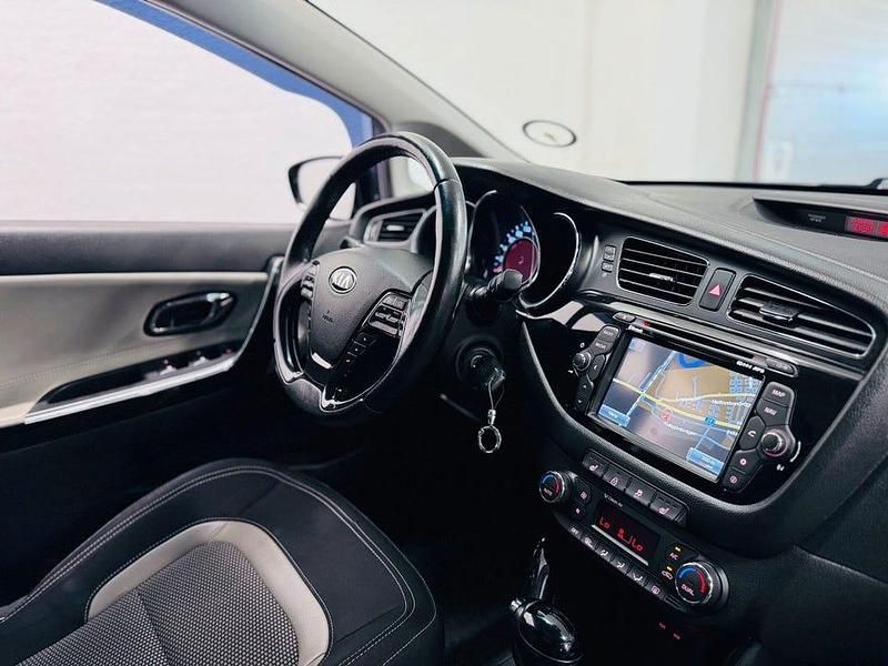 Begagnad Kia Ceed Sportswagon Comfort 128 HK (94 kW) 2014 Grå Kombi