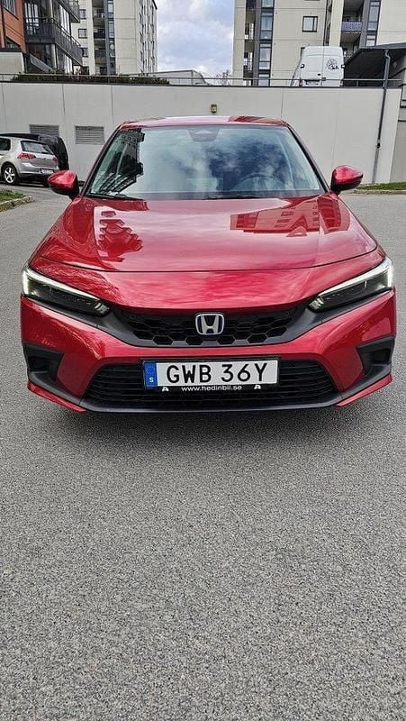 Röd Begagnad 2024 Honda Civic Elegance Halvkombi | 325 000 kr (Bra pris) - Bild 1/4