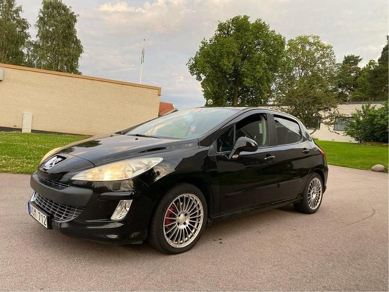 Svart Begagnad 2010 Peugeot 308 Halvkombi | 29 900 kr (Marknadspris) - Bild 1/4