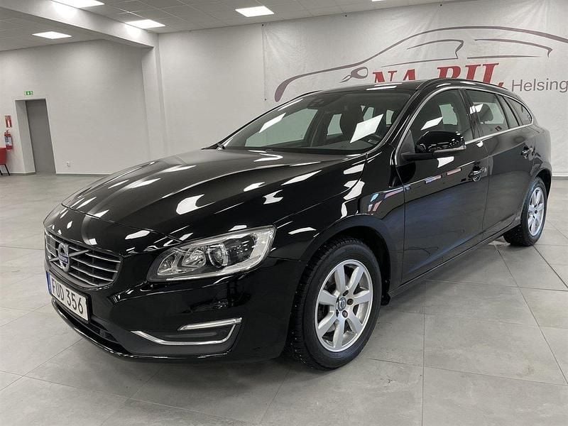 Svart Begagnad 2015 Volvo V60 Momentum Kombi | 159 900 kr (Marknadspris) - Bild 1/4