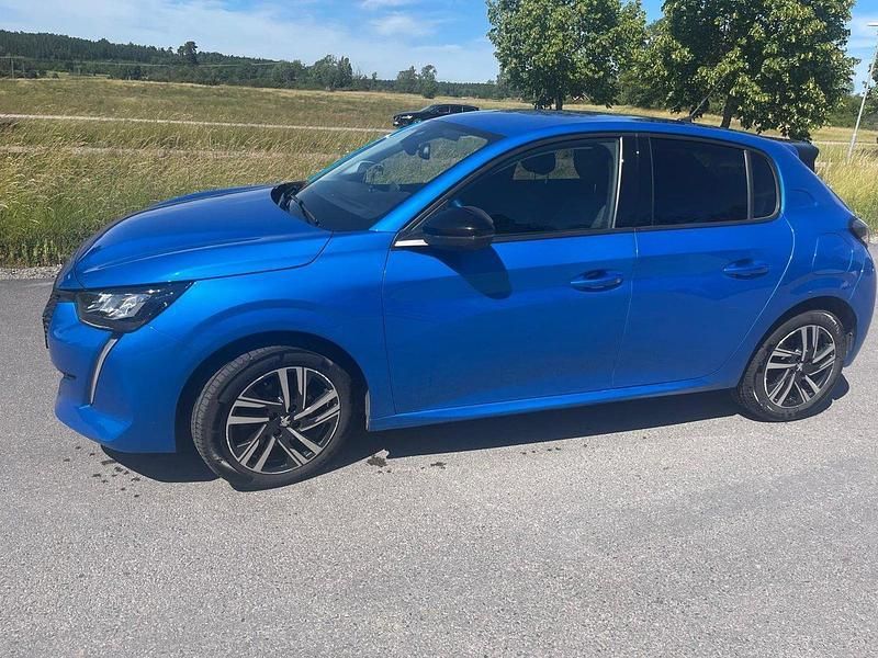 Blå Begagnad 2022 Peugeot 208 Allure Halvkombi | 160 000 kr (Bra pris) - Bild 1/4