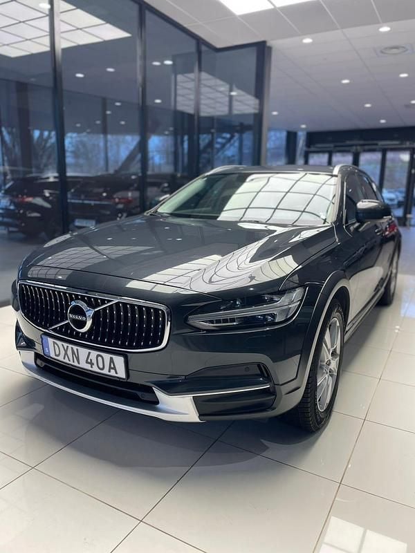 Grå Begagnad 2019 Volvo V90 CC Kombi | 259 900 kr (Superpris) - Bild 1/4