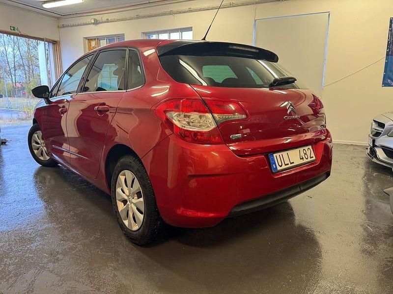 Begagnad Citroën C4 112 HK (82 kW) 2010 Röd Halvkombi