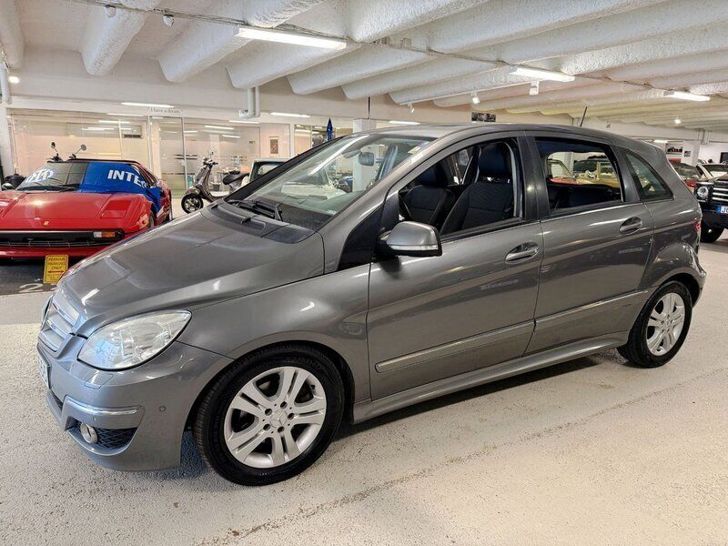 Silver (mountain gråmetallic) Begagnad 2009 Mercedes B200 Minibuss | 59 900 kr (Marknadspris) - Bild 1/4