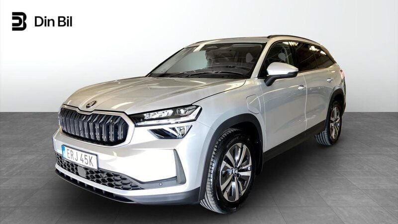 Silver Ny 2025 Skoda Kodiaq Selection SUV | 521 300 kr (Marknadspris) - Bild 1/4