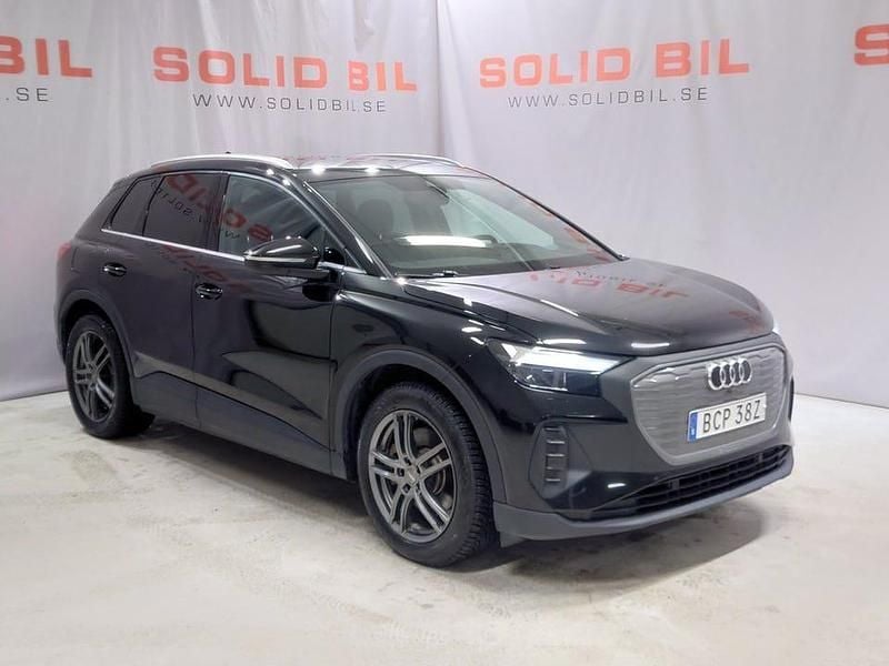 Myth black metallic Begagnad 2023 Audi Q4 e-tron Proline SUV | 334 800 kr (Marknadspris) - Bild 1/4