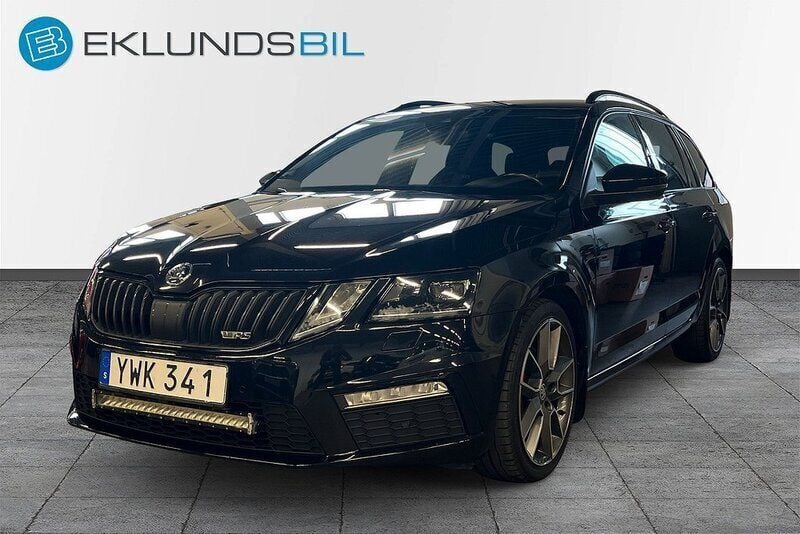 Svart Begagnad 2017 Skoda Octavia RS Kombi | 234 900 kr (Dyr) - Bild 1/4
