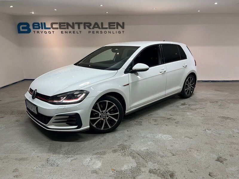 Vit Begagnad 2018 VW Golf VII GTI Halvkombi | 238 900 kr (Marknadspris) - Bild 1/3
