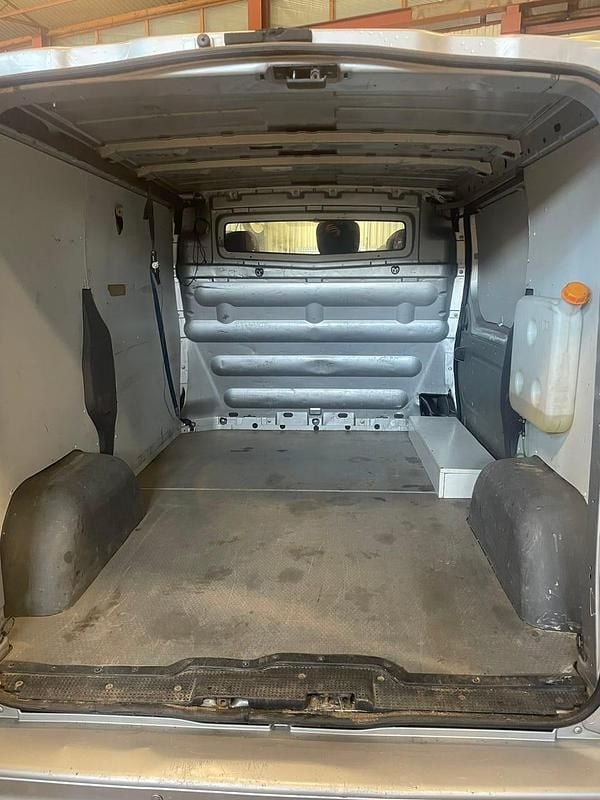 Begagnad Nissan Primastar 114 HK (83 kW) 2011 Minibuss