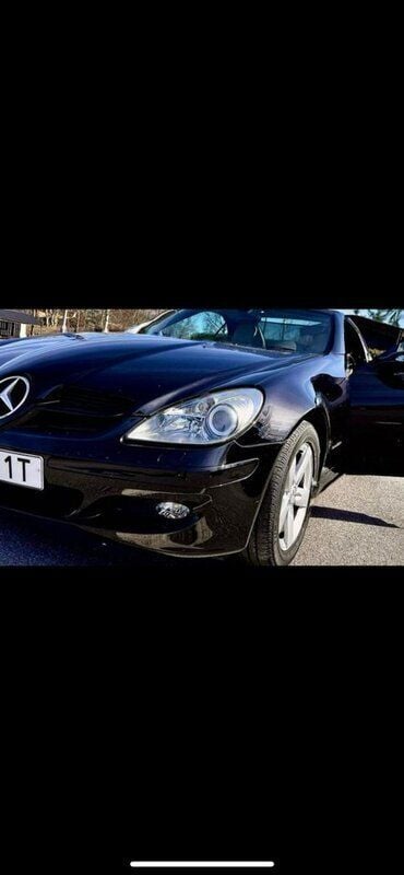 Svart Begagnad 2005 Mercedes SLK200 Cab | 112 000 kr (Marknadspris) - Bild 1/4