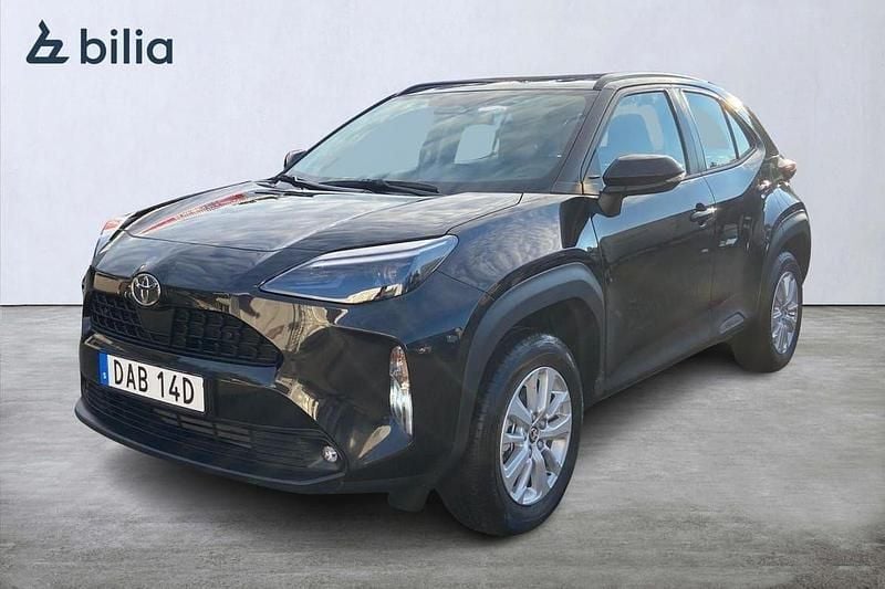 Svart Begagnad 2025 Toyota Yaris Cross Active SUV | 299 900 kr (Bra pris) - Bild 1/4