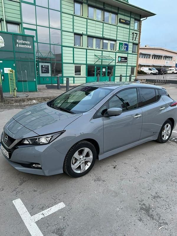 Begagnad 2022 Nissan Leaf N-Connecta Halvkombi | 165 000 kr (Bra pris) - Bild 1/4