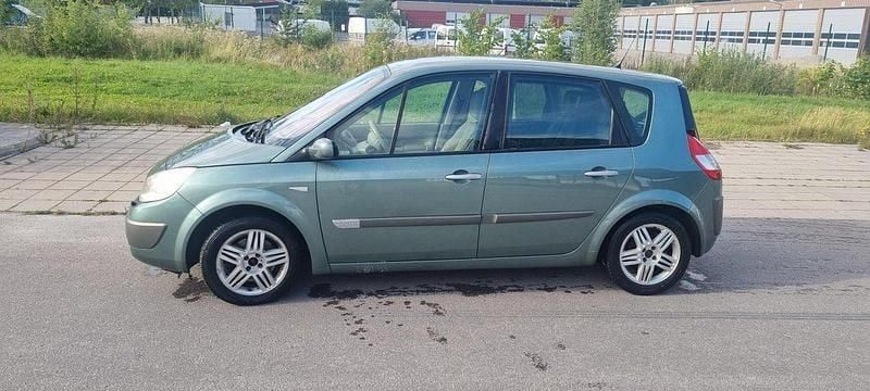 Grön Begagnad 2005 Renault Scénic II Minibuss | 20 000 kr (Marknadspris) - Bild 1/4