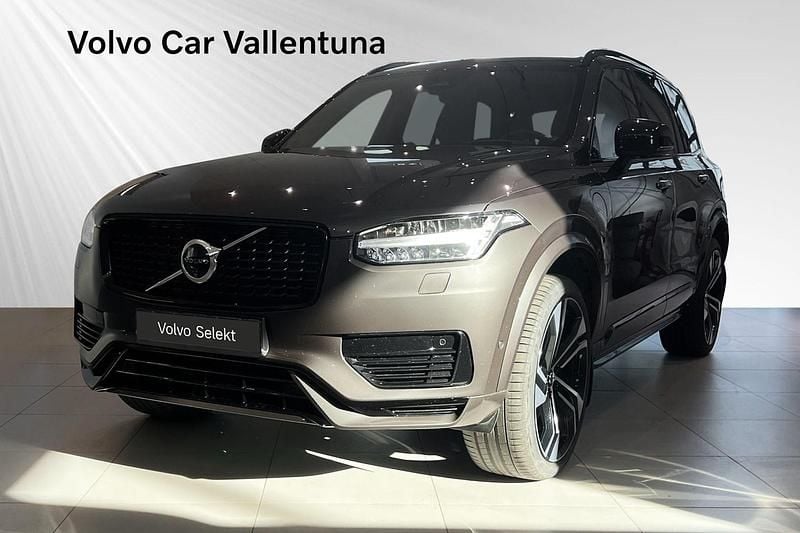 Grå Begagnad 2023 Volvo XC90 Ultimate SUV | 719 900 kr (Marknadspris) - Bild 1/3