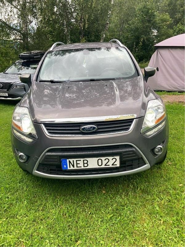 Brun Begagnad 2013 Ford Kuga Titanium SUV | 80 000 kr - Bild 1/4
