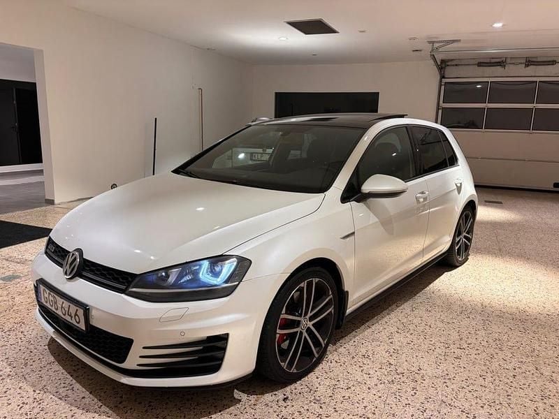 Vit Begagnad 2014 VW Golf VII GTD Halvkombi | 139 900 kr (Marknadspris) - Bild 1/4
