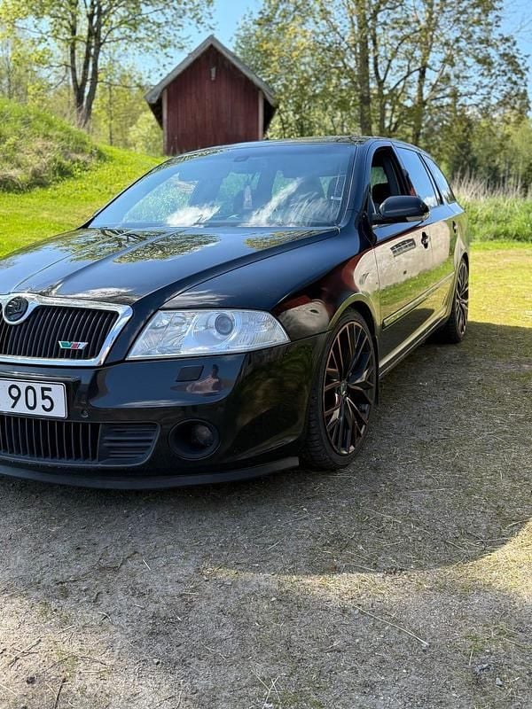Begagnad 2007 Skoda Octavia RS Kombi | 25 000 kr (Marknadspris) - Bild 1/4