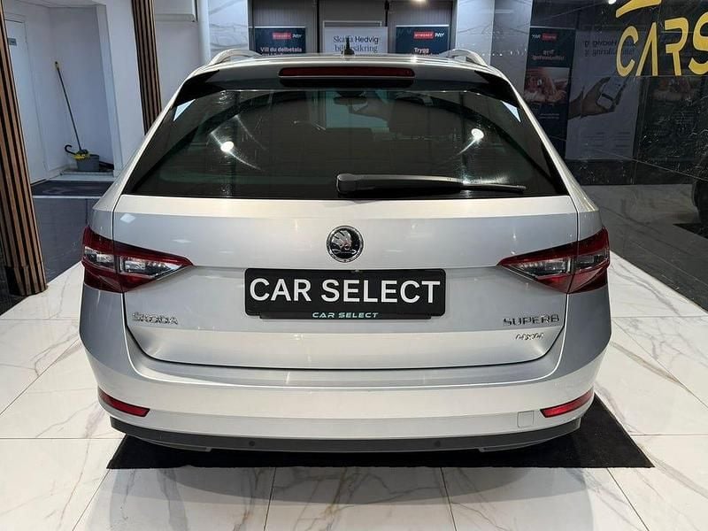 Begagnad Skoda Superb LAURIN & KLEMENT 190 HK (139 kW) 2016 Silver Kombi