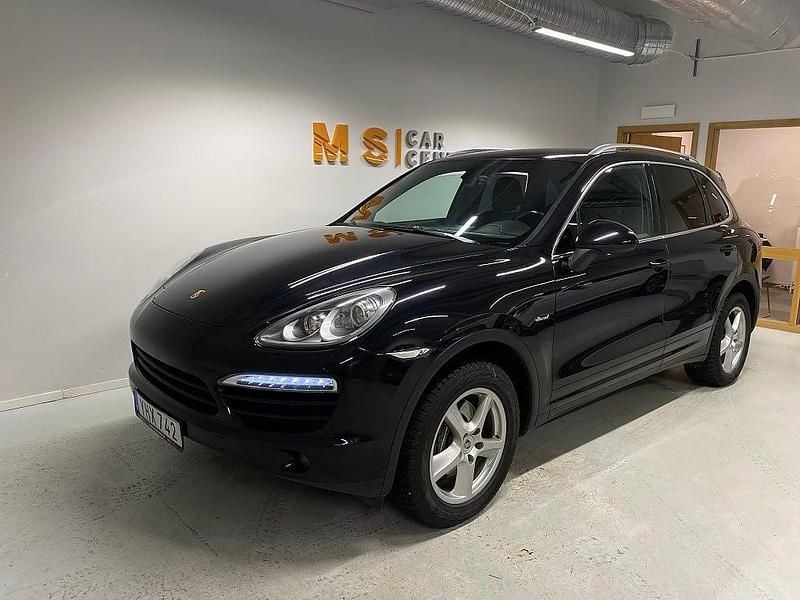 Svart Begagnad 2013 Porsche Cayenne SUV | 164 900 kr (Bra pris) - Bild 1/4