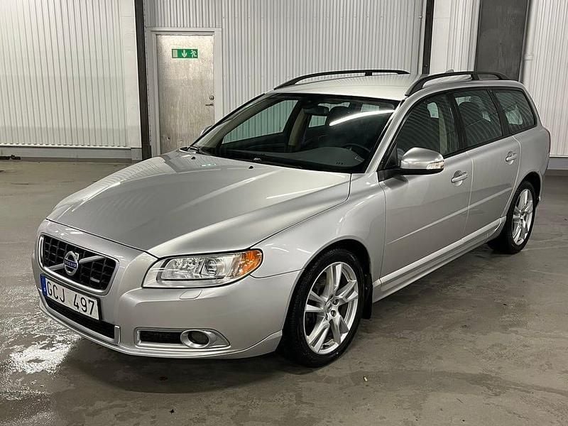Begagnad 2008 Volvo V70 Momentum Kombi | 42 000 kr - Bild 1/4