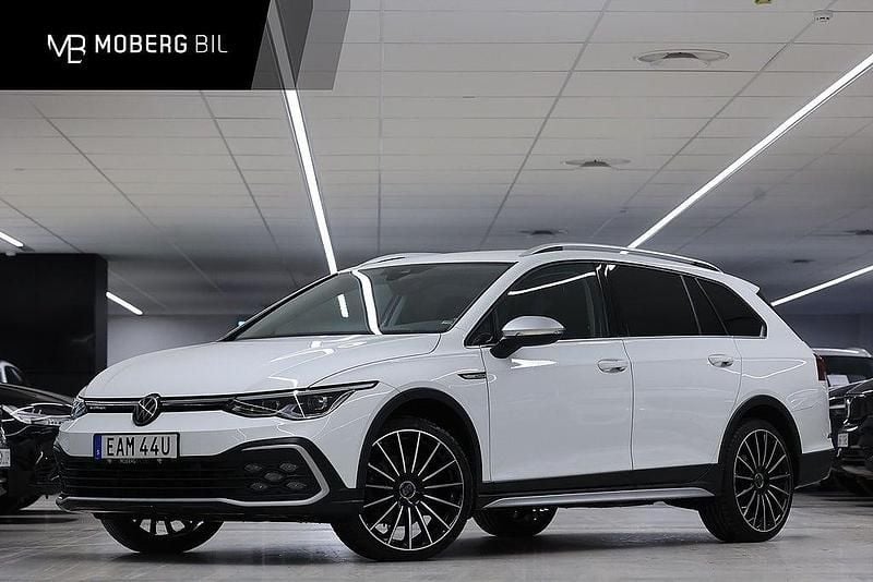 Vit Begagnad 2022 VW Golf VIII Kombi | 339 900 kr (Marknadspris) - Bild 1/2