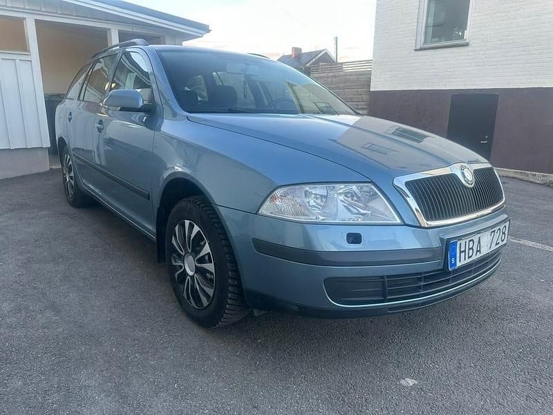 Begagnad 2008 Skoda Octavia Kombi | 12 000 kr (Superpris) - Bild 1/4