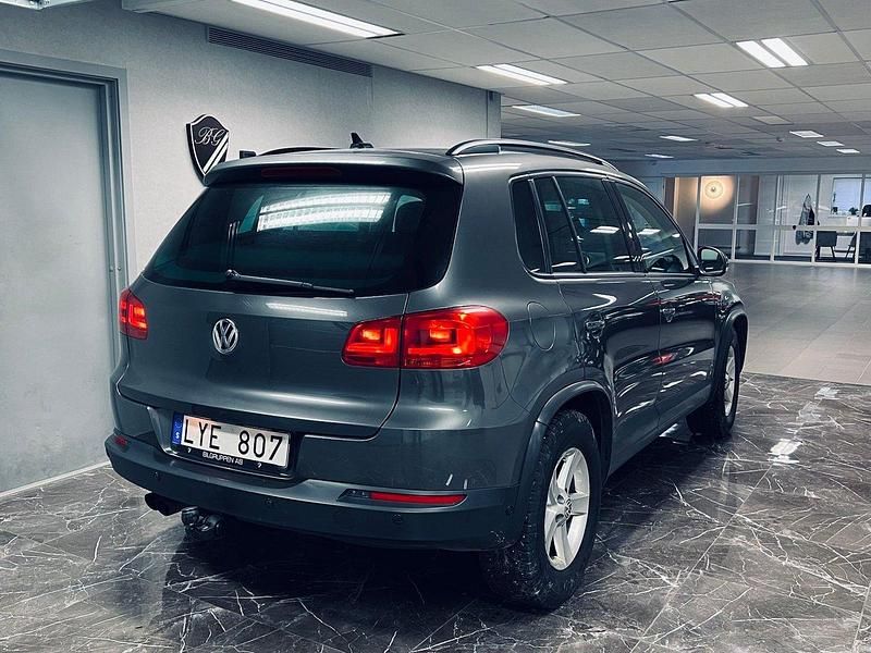 Begagnad VW Tiguan 140 HK (102 kW) 2011 Mörkgrå SUV