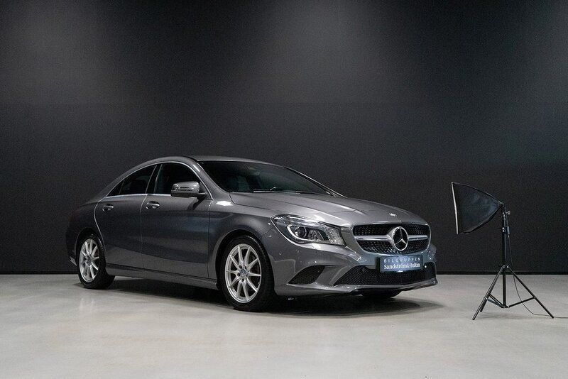 Mörkgrå Begagnad 2014 Mercedes CLA200 Sportkupé | 229 000 kr (Marknadspris) - Bild 1/4