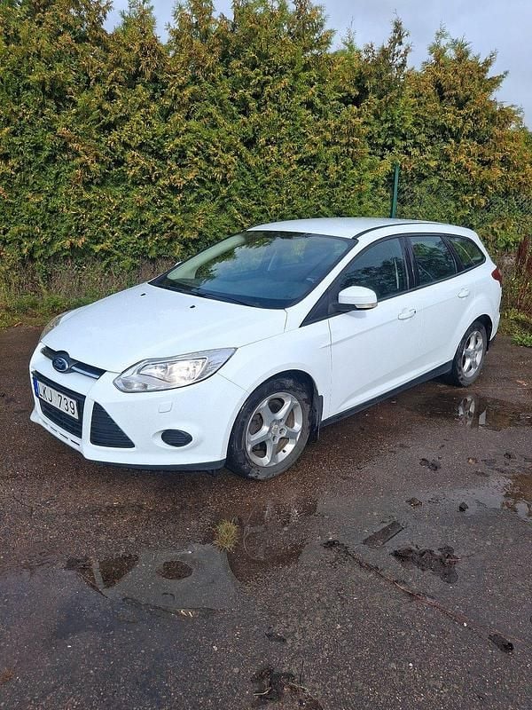 Vit Begagnad 2012 Ford Focus Kombi | 47 600 kr (Bra pris) - Bild 1/4
